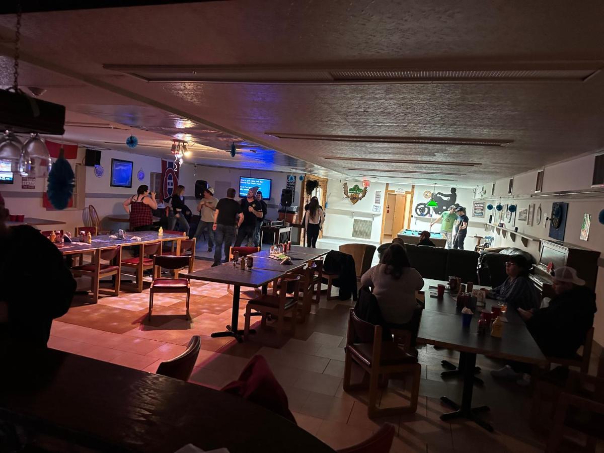 North Adventure Inn Cochrane Dış mekan fotoğraf